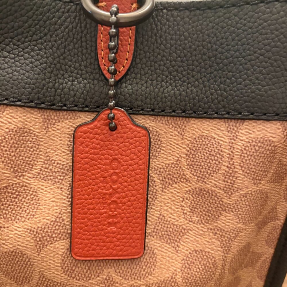 Signature Tan Crossbody and Hand Carry Canvas Field Tote 40 - Picture 4 of 15